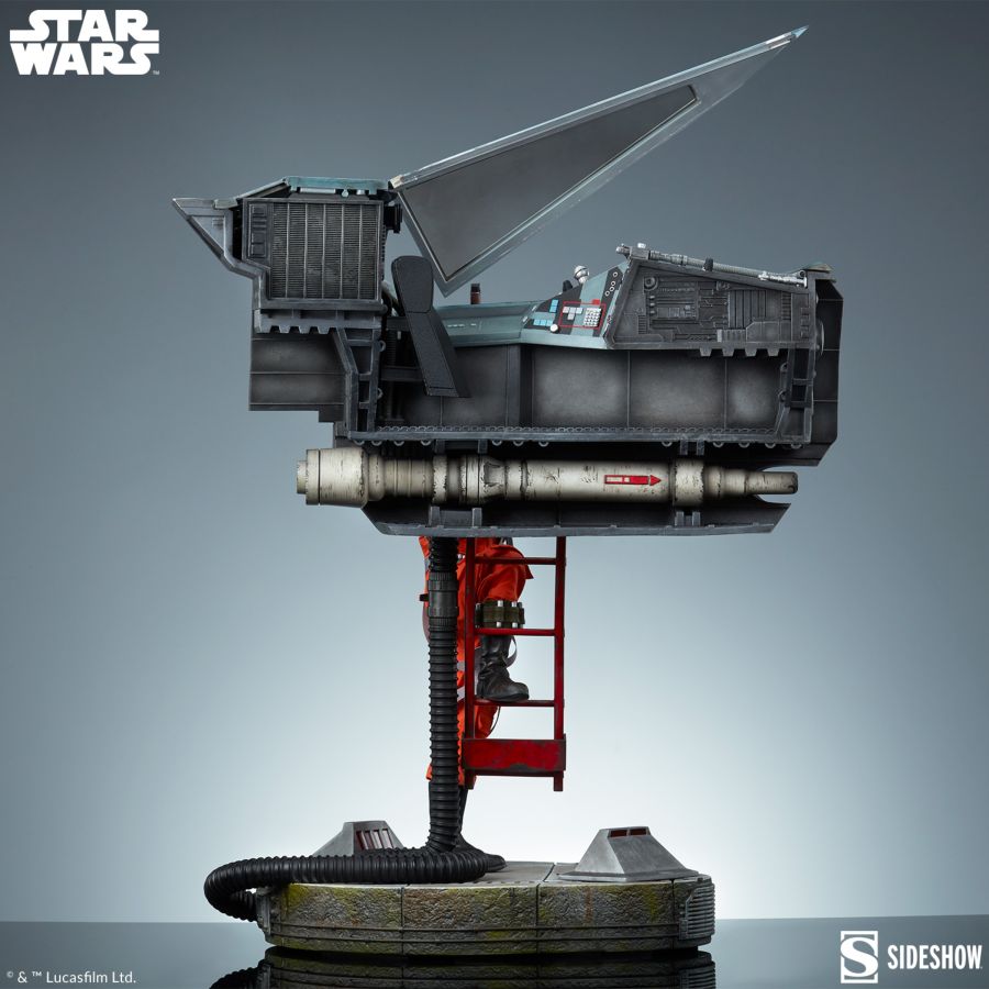 Star Wars - Luke & X-Wing: Red Five Standing By Premium Format Statue